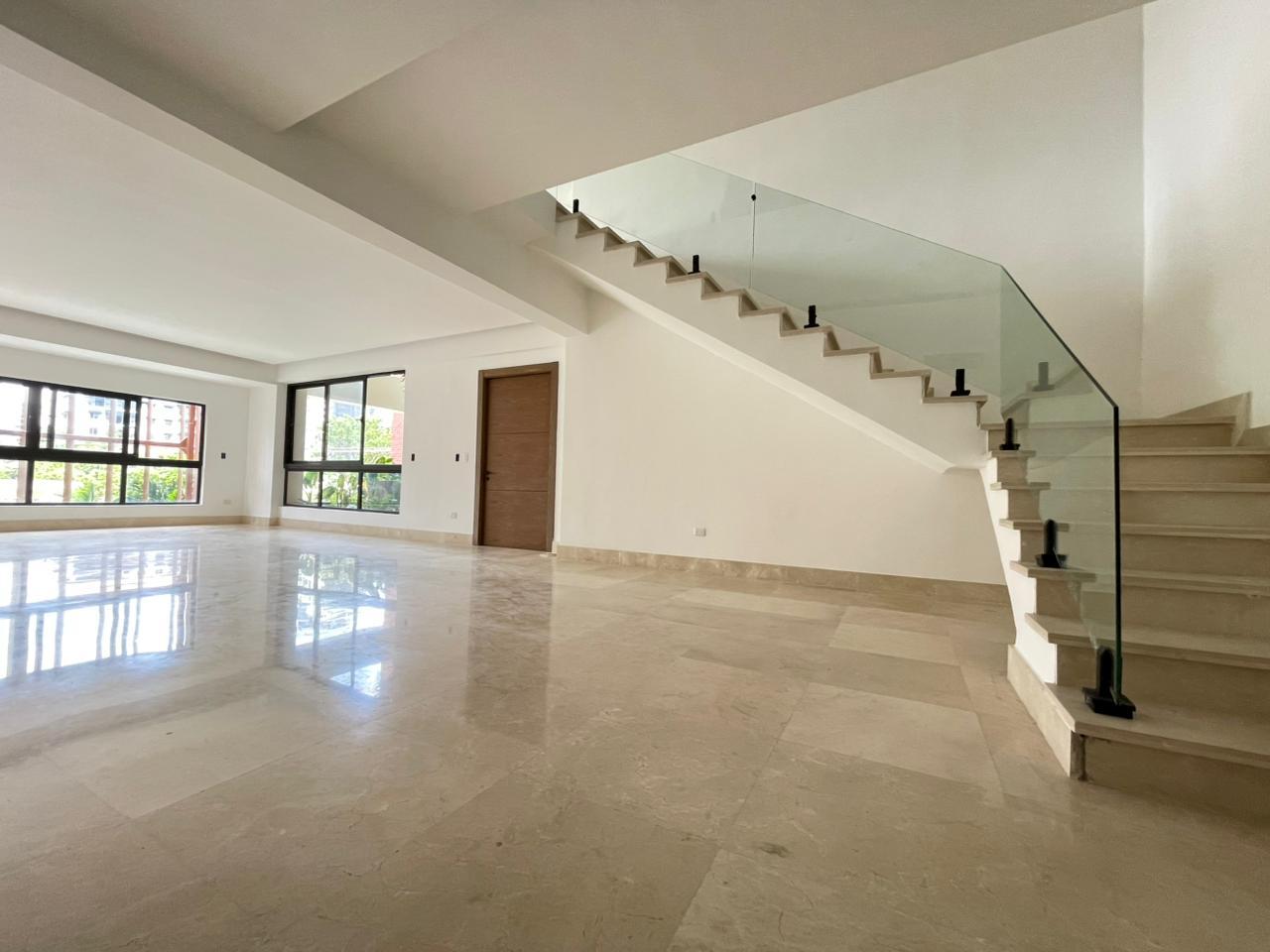 Venta de apartamento de 3 habitaciones en un 2do nivel en Piantini