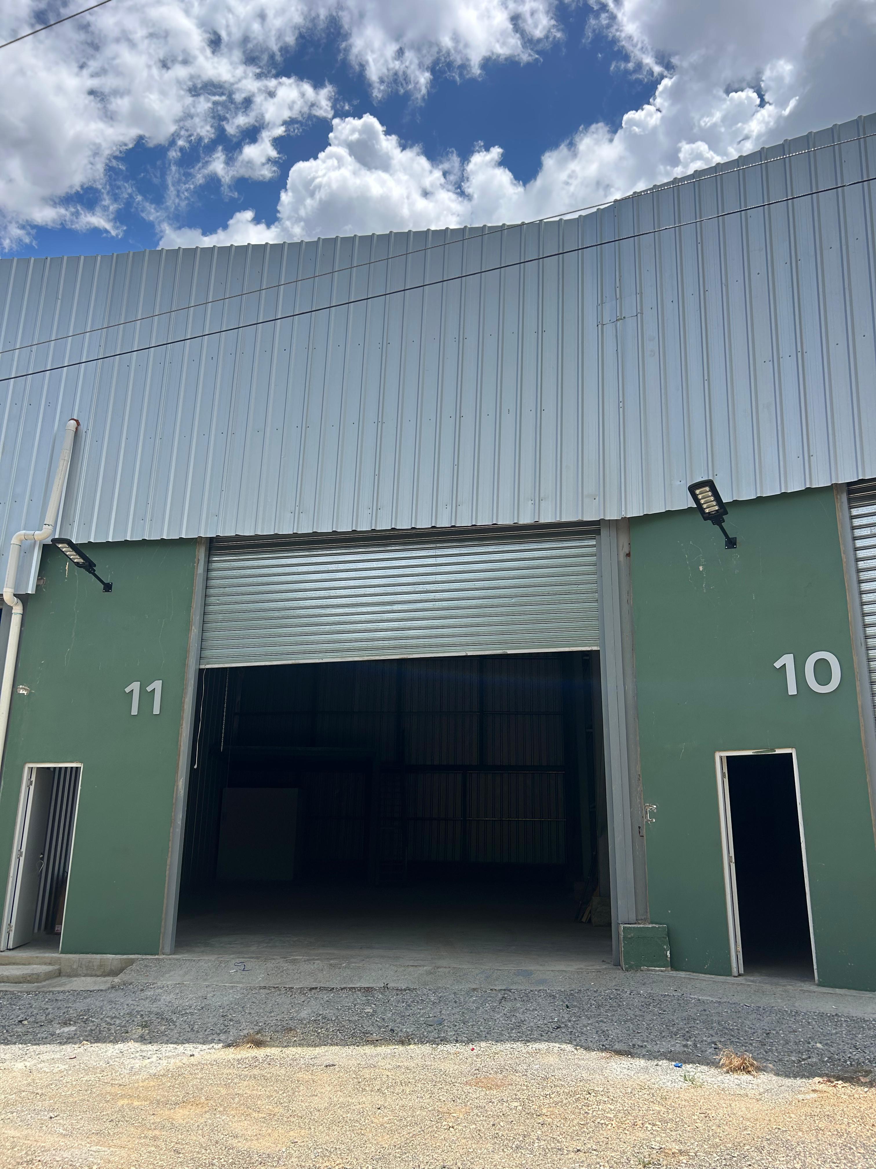RENTA NAVE INDUSTRIAL PROXIMO  AUTOPISTA DUARTE